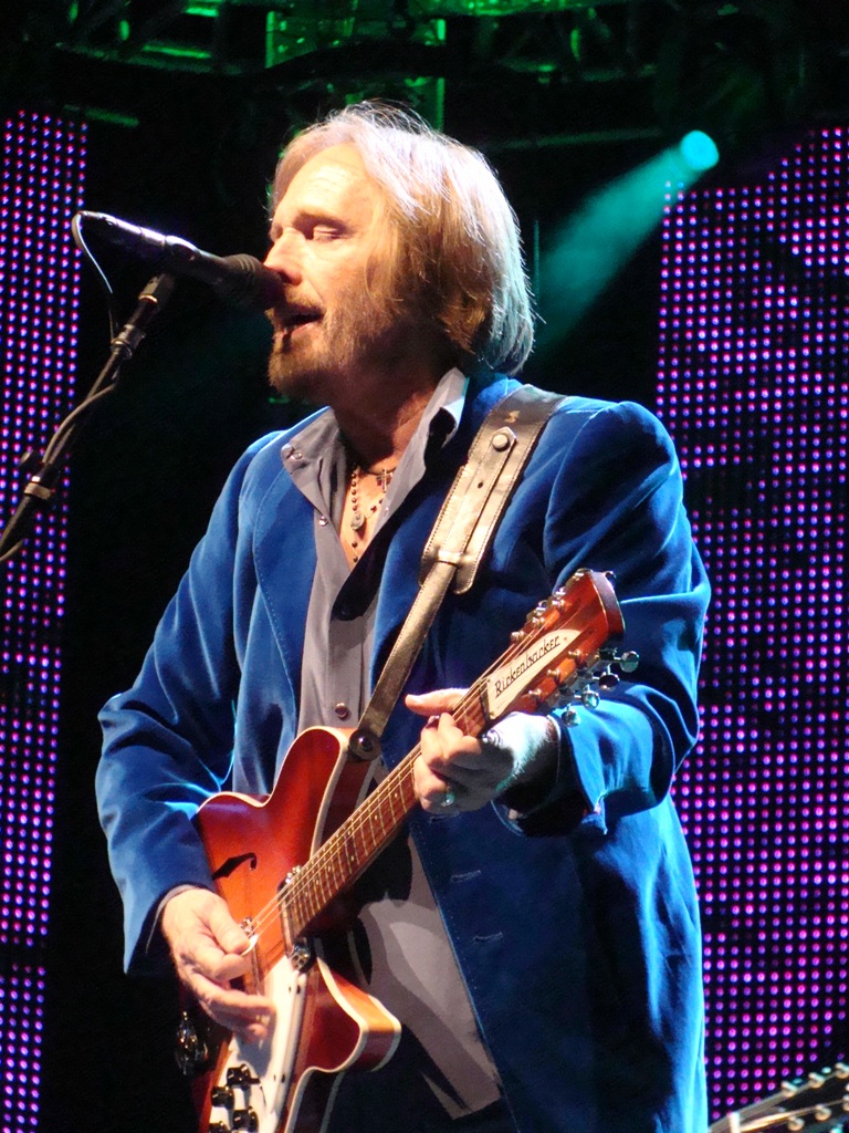 Tom Petty on stage with a Rickenbacker on the 2010 Mojo tour